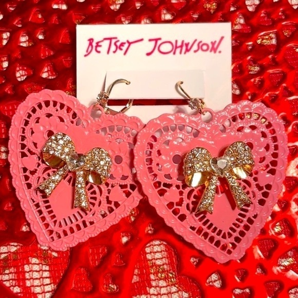 Brand New Betsey Johnson Valentine's Day Heart Shaped Doilies Drop Earrings Bows - Picture 1 of 11